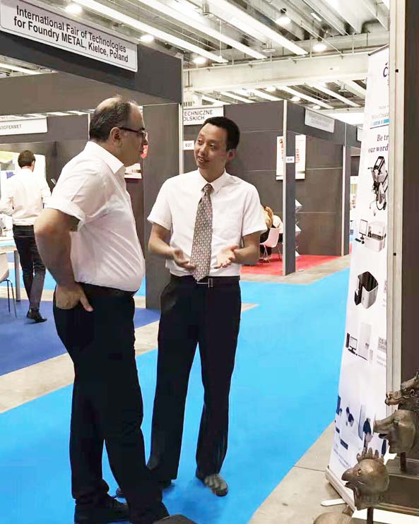 創(chuàng)想儀器系列國產(chǎn)直讀光譜儀大受參會意大利企業(yè)家們歡迎。