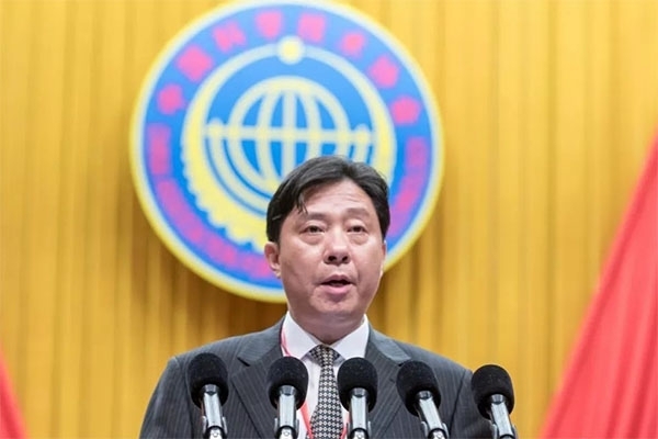 市科協(xié)黨組書記、 副主席陳曉華作工作報告