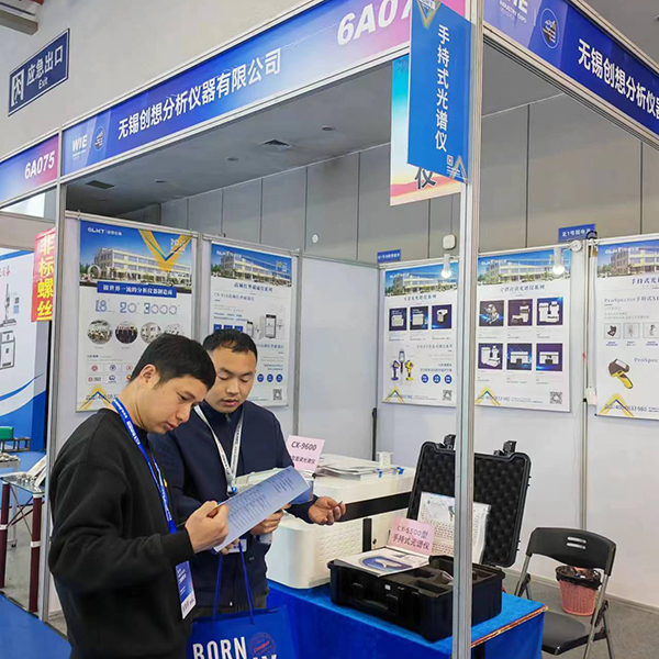 為客戶(hù)介紹我司產(chǎn)品